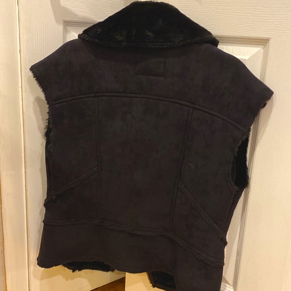 Blank NYC Blk Faux Fur Zip Vest- size XS- Like NEW - Picture 3 of 4